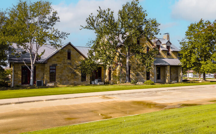 Pictures of Office property located at 2900 Trophy Dr, Bryan, TX 77802 for lease - image #1
