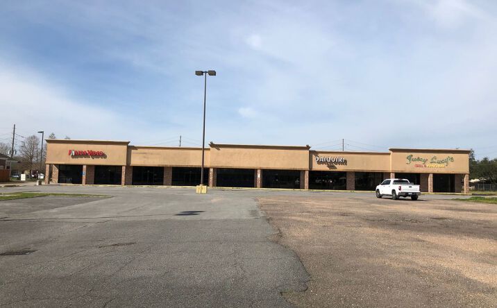 Pictures of Retail, Restaurant property located at 3501 Chateau Blvd, Kenner, LA 70065 for lease - image #1