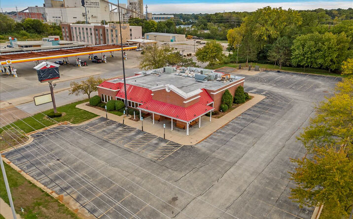 Pictures of Retail, Restaurant property located at 3050 Adlai Stevenson Dr, Springfield, IL 62703 for lease - image #1