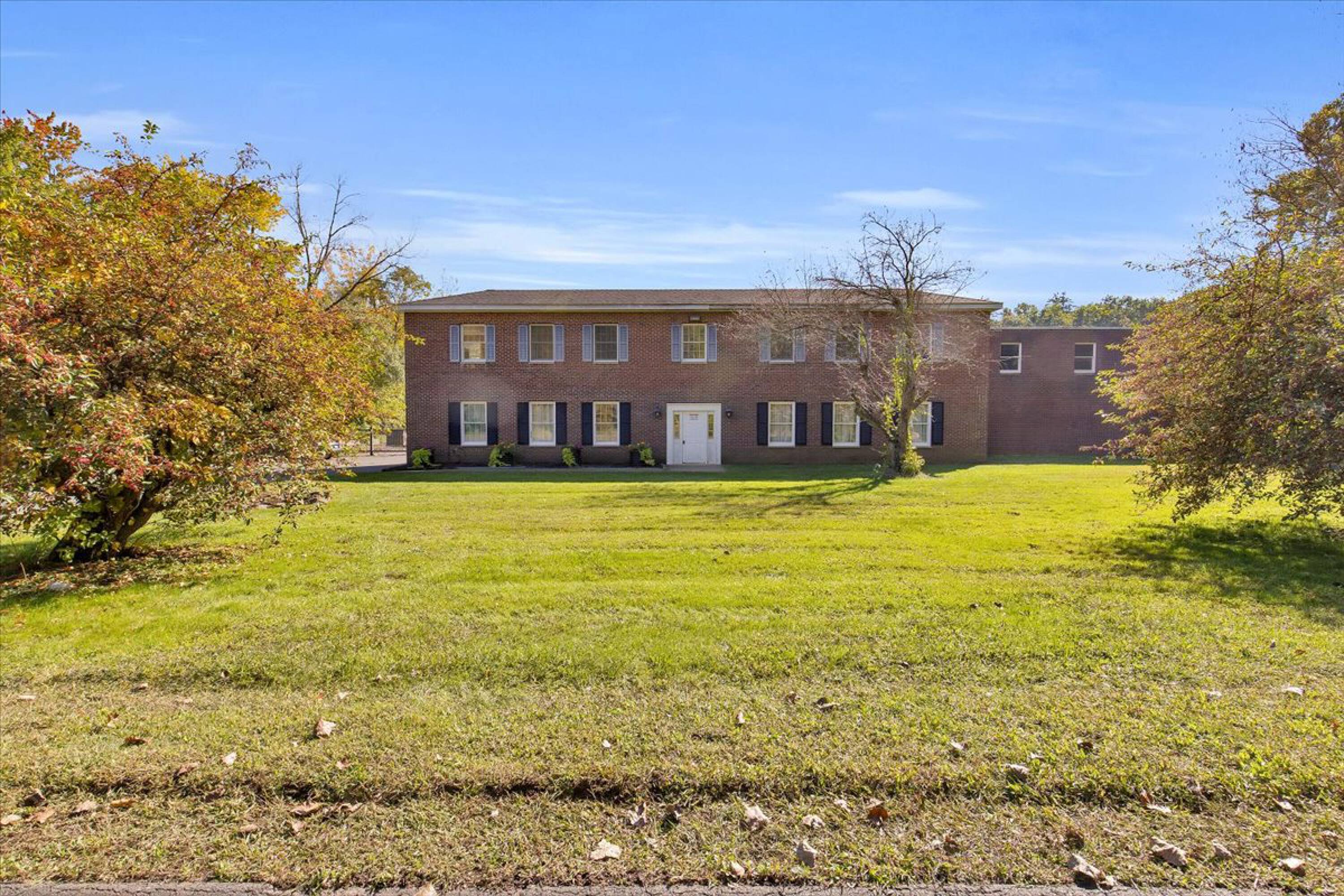 16 Northwood Dr, Bloomfield, CT 06002