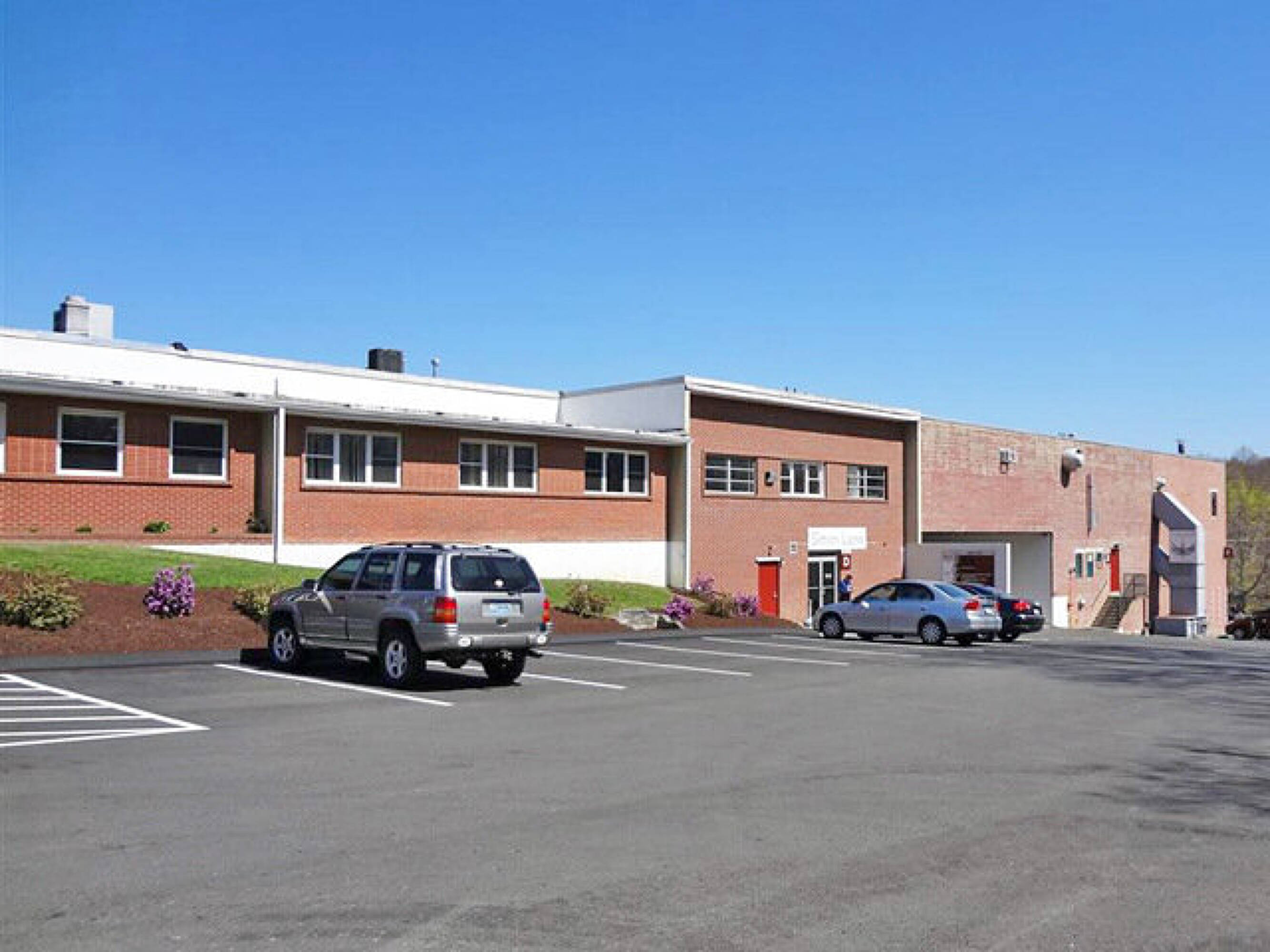 3 Simm Ln, Newtown, CT 06470