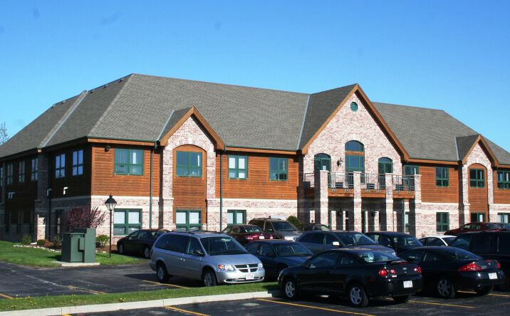 Pictures of Office property located at 1035 W Glen Oaks Ln, Mequon, WI 53092 for lease - image #1