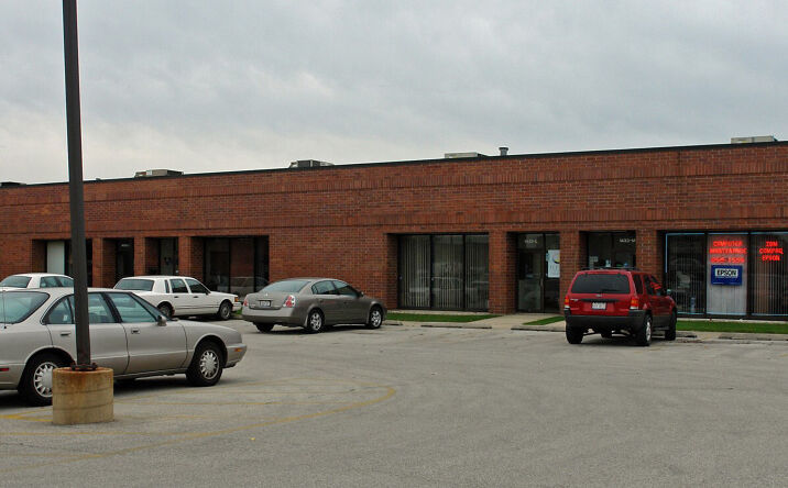 Pictures of Industrial property located at 1433 W Fullerton Ave, Addison, IL 60101 for lease - image #1