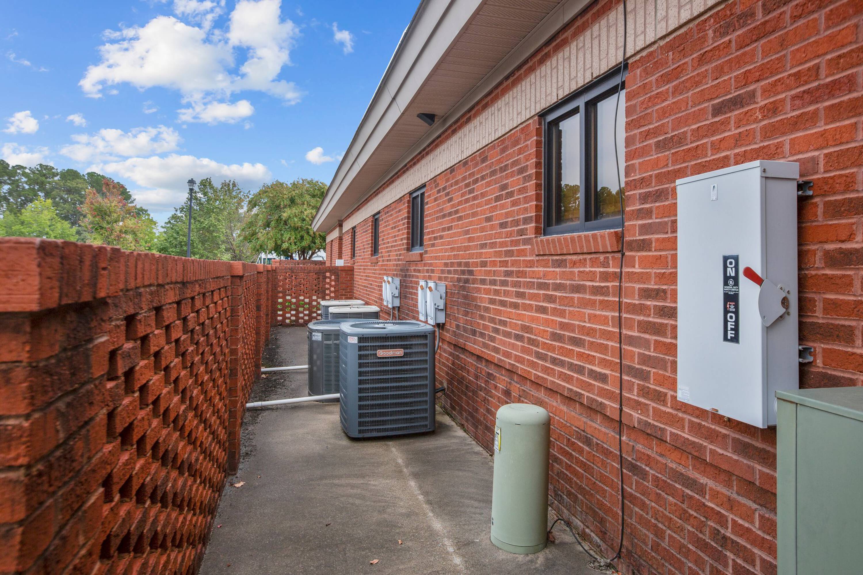 2450 Emerald Pl, Greenville, NC 27834