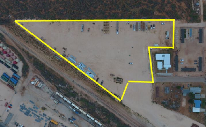 Pictures of Office, Industrial, Land property located at 118 S Maple St, Kermit, TX 79745 for lease - image #1