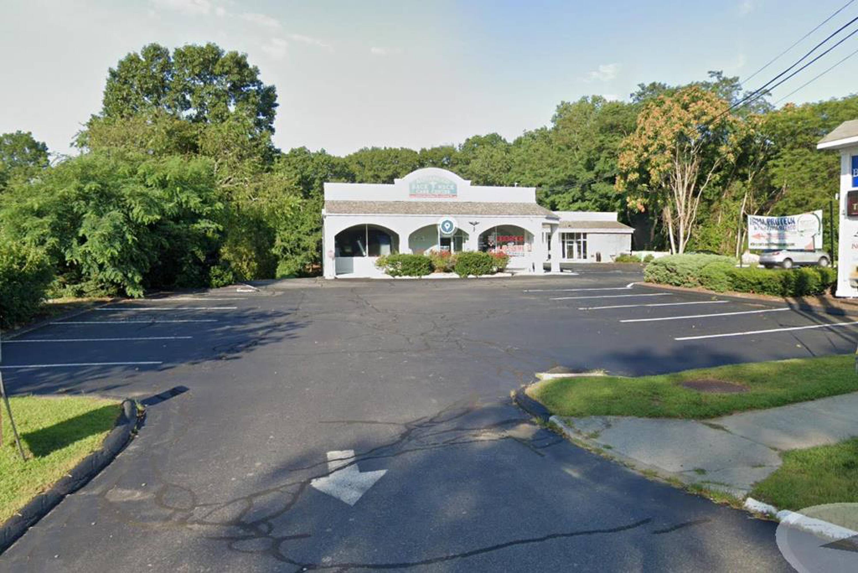 565 Long Hill Rd, Groton, CT 06340