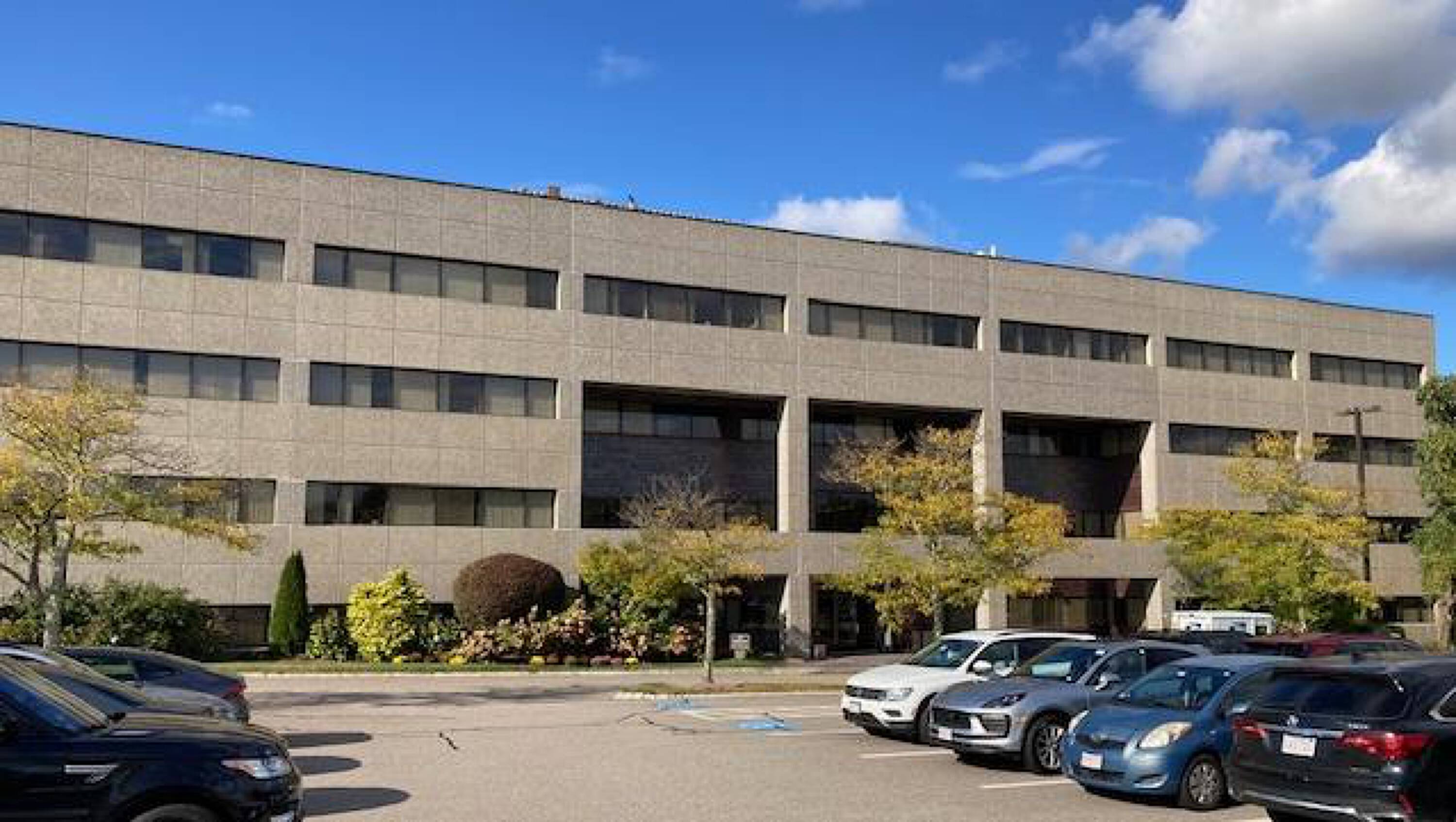 100 Grandview Rd, Braintree, MA 02184