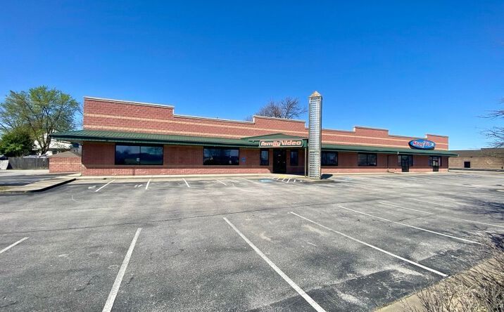 Pictures of Retail property located at 1212 J R Miller Blvd, Owensboro, KY 42303 for lease - image #1
