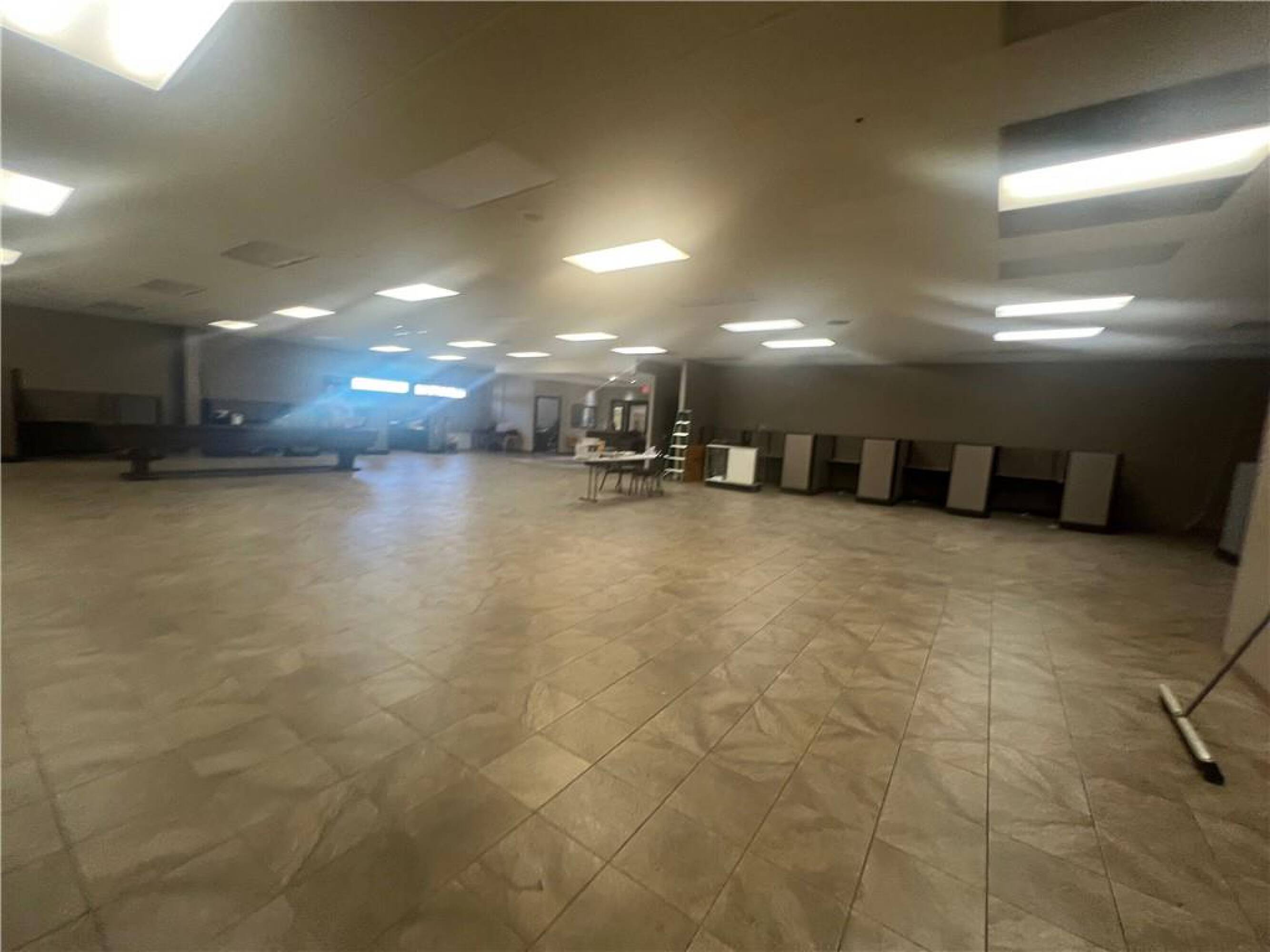 6840 N Oak Trafficway, Gladstone, MO 64118