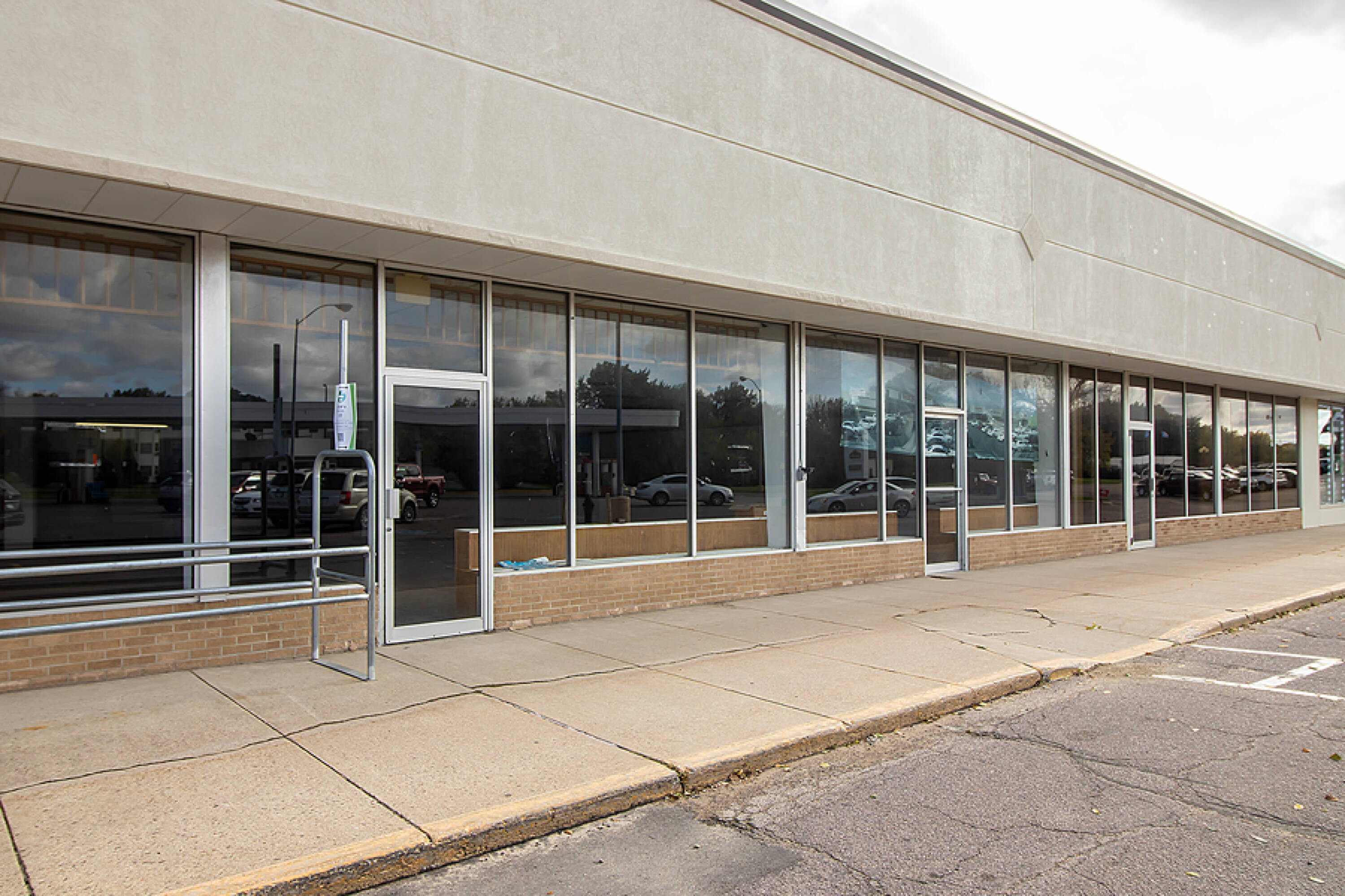 2015 S Broadway St, New Ulm, MN 56073