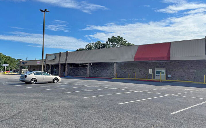Pictures of Retail, Land, Restaurant property located at 3822 N 9th Ave, Pensacola, FL 32503 for lease - image #1