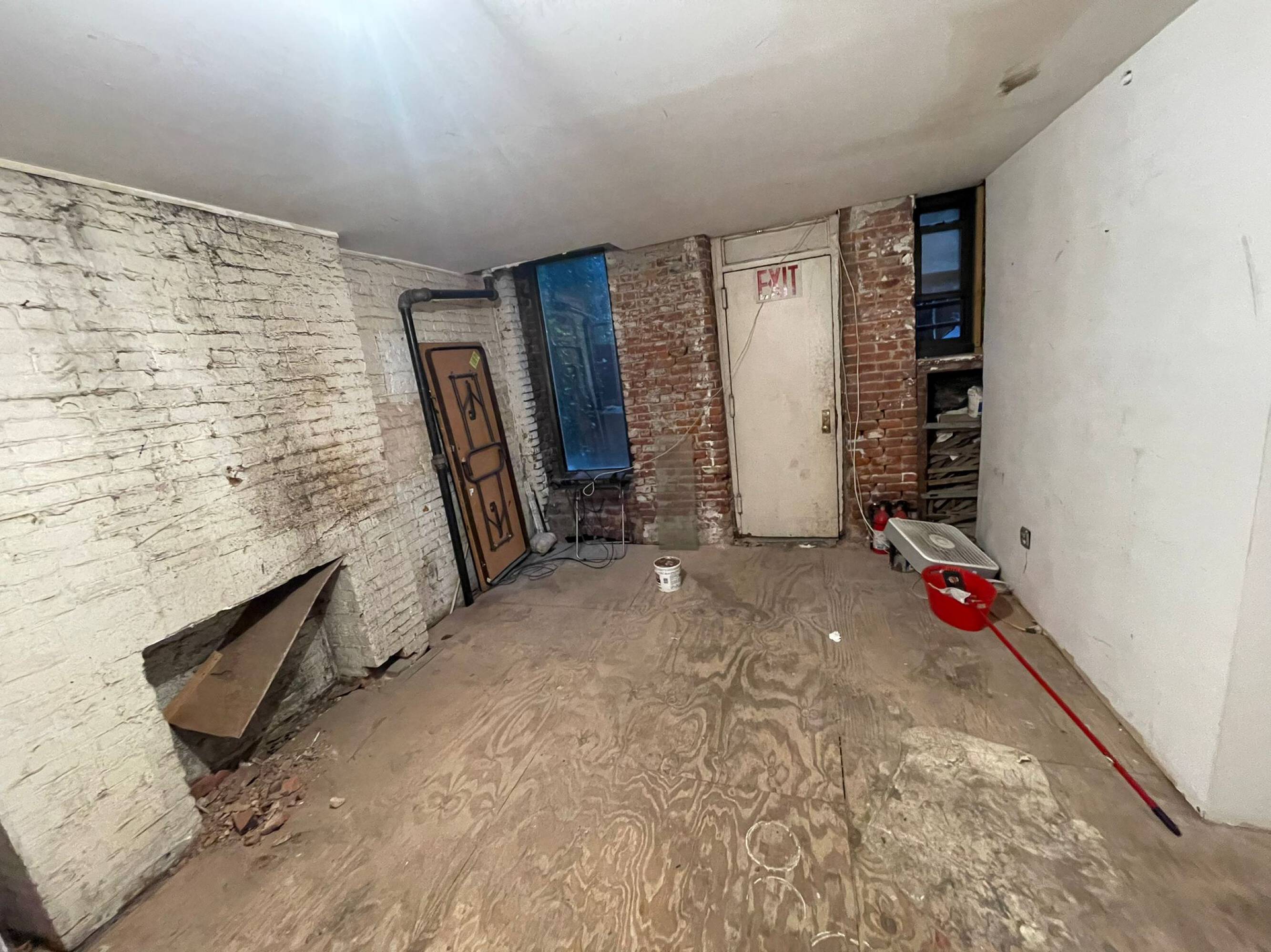 86 E 3rd St, New York, NY 10003