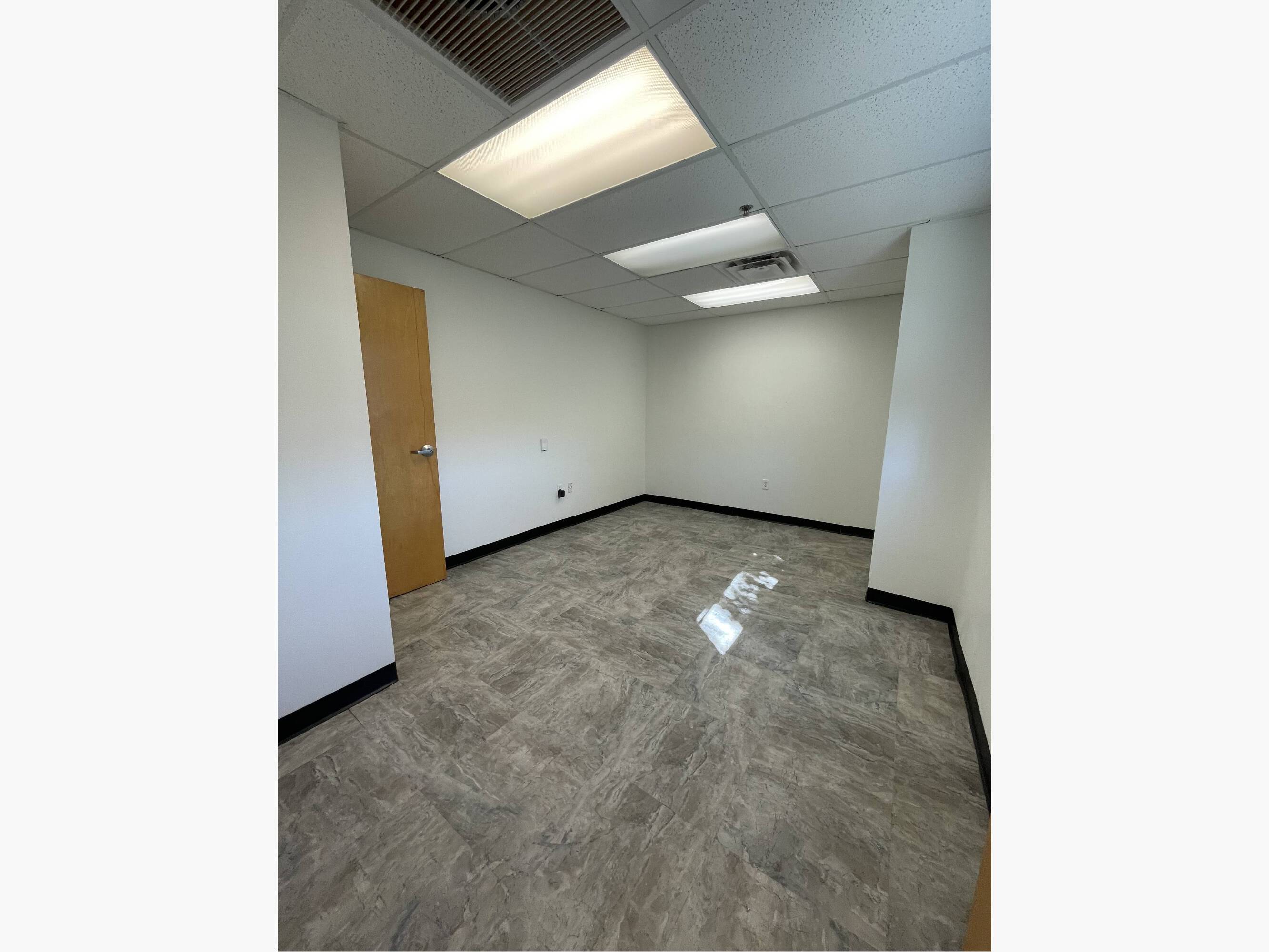 210 Springview Commerce Dr, DeBary, FL 32713