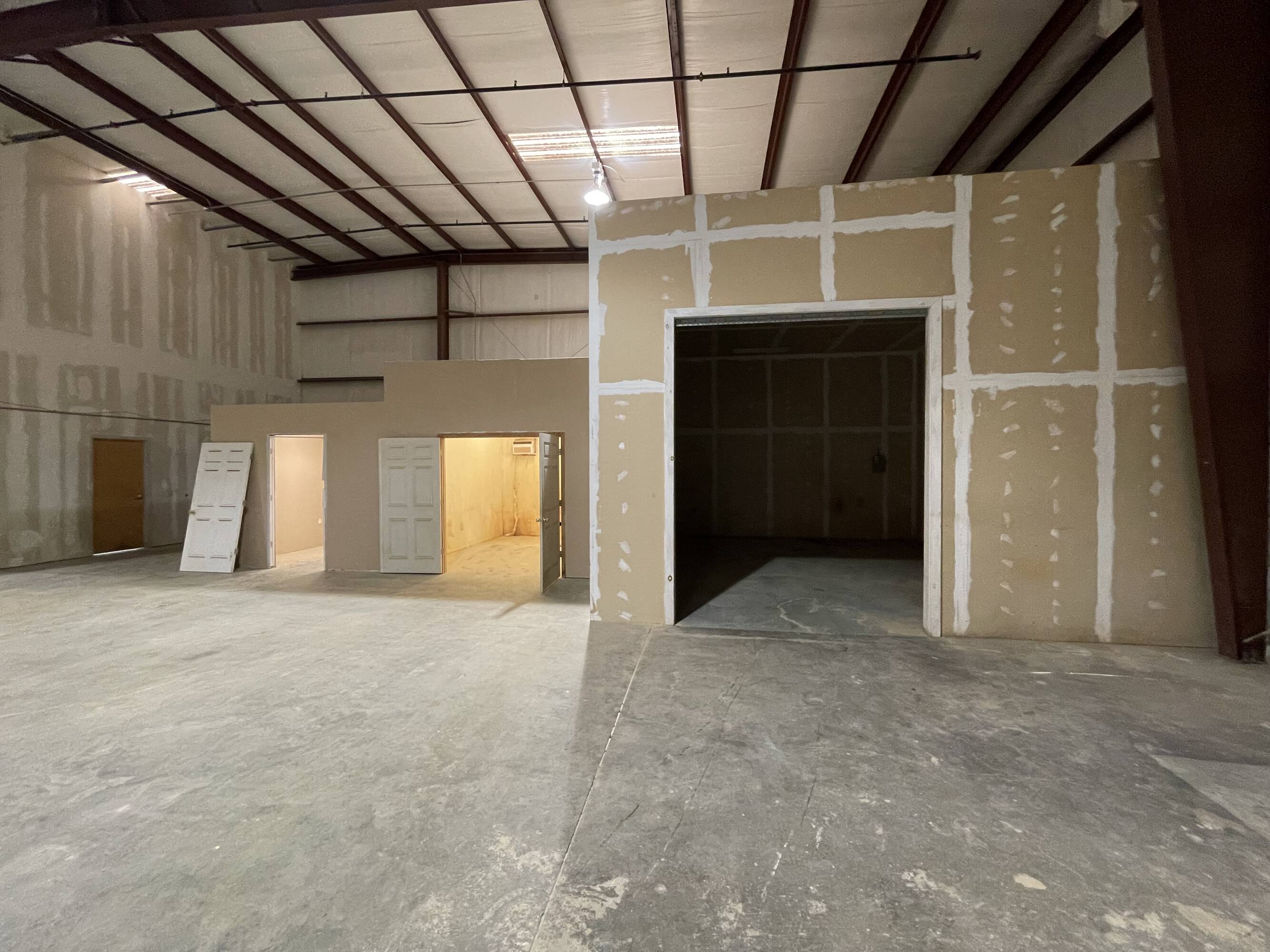 210 Springview Commerce Dr, DeBary, FL 32713