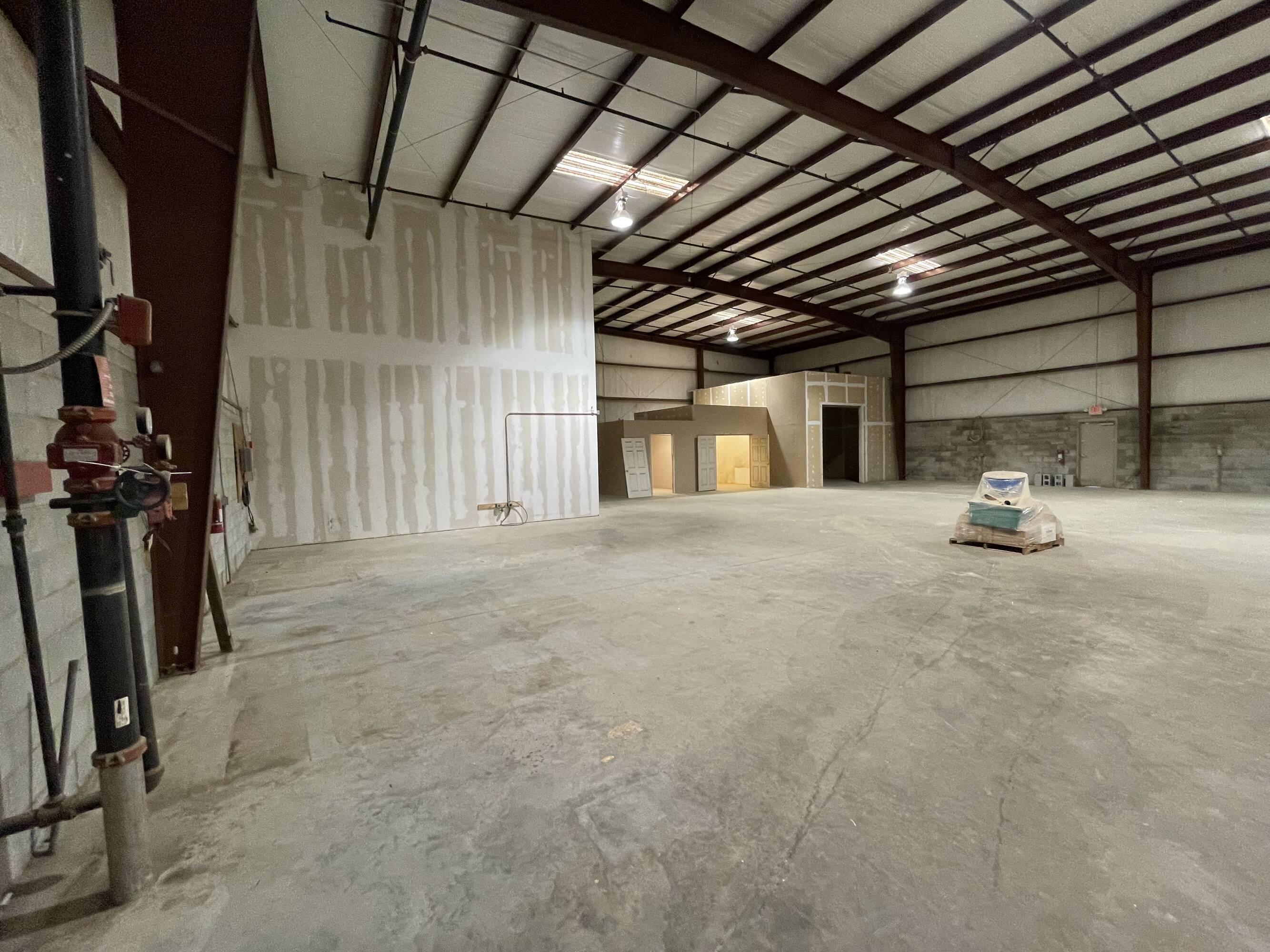 210 Springview Commerce Dr, DeBary, FL 32713