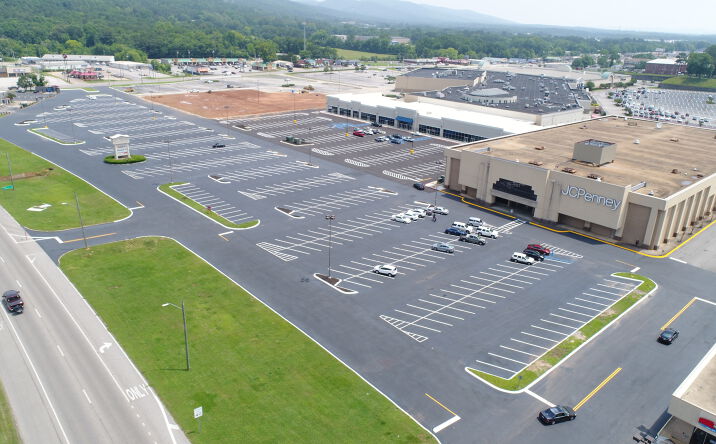 Pictures of Retail property located at 700 Quintard Dr, Oxford, AL 36203 for lease - image #1