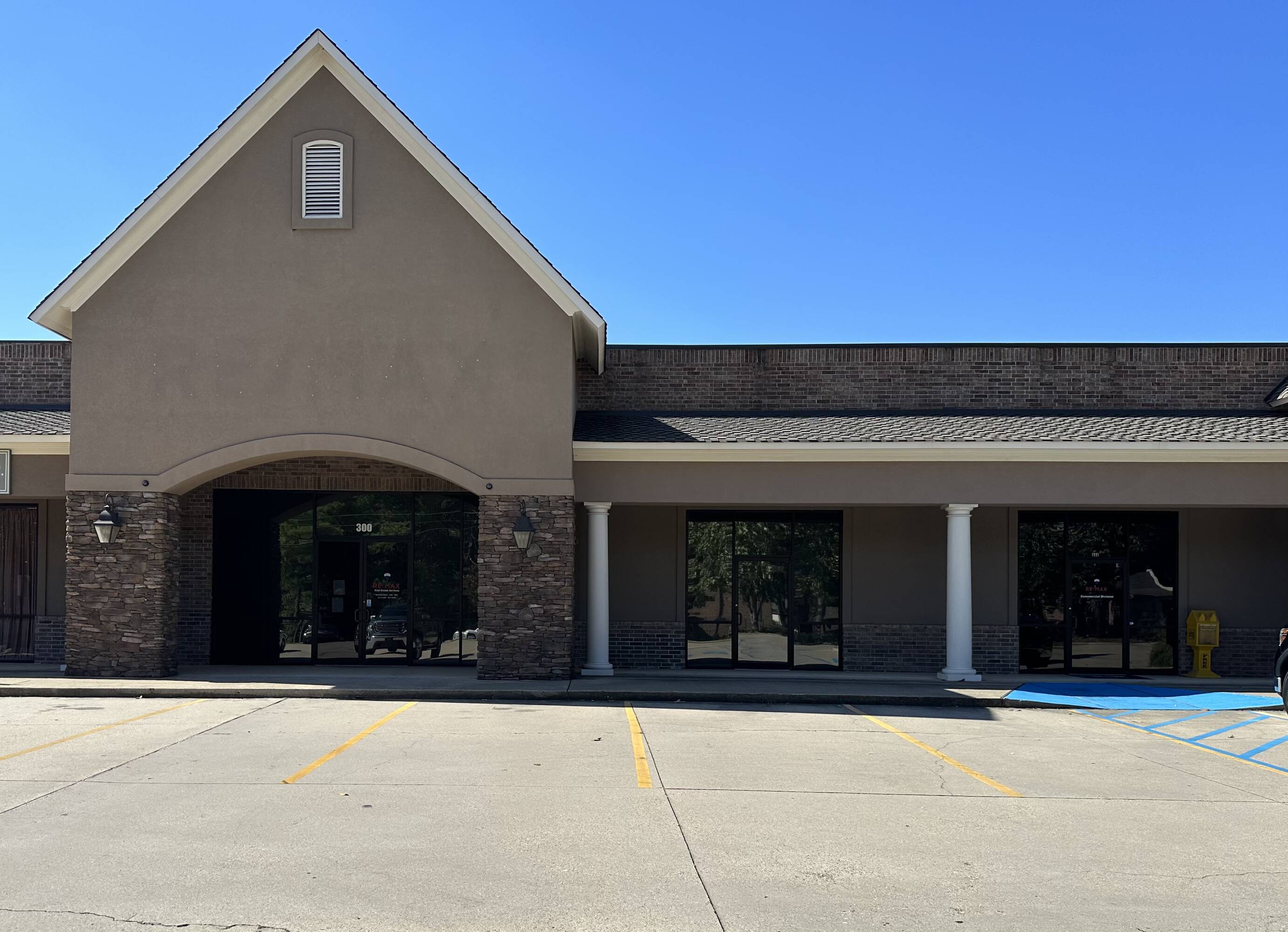 9242 Ellerbe Rd, Shreveport, LA 71106