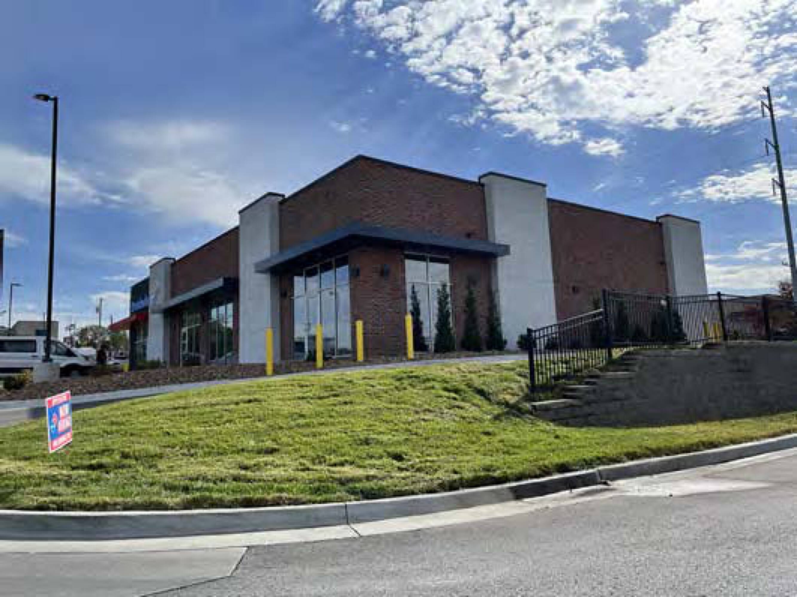 1111211116 E. US 24 Highway, Independence, MO 64054