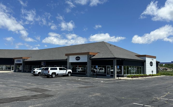 Pictures of Retail property located at 840 N Black river Dr, Holland, MI 49424 for lease - image #1