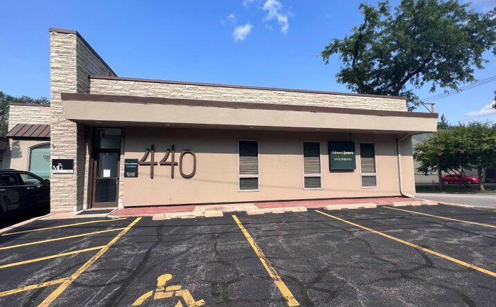 Pictures of Office property located at 440 S 3rd St, St. Charles, IL 60174 for lease - image #1