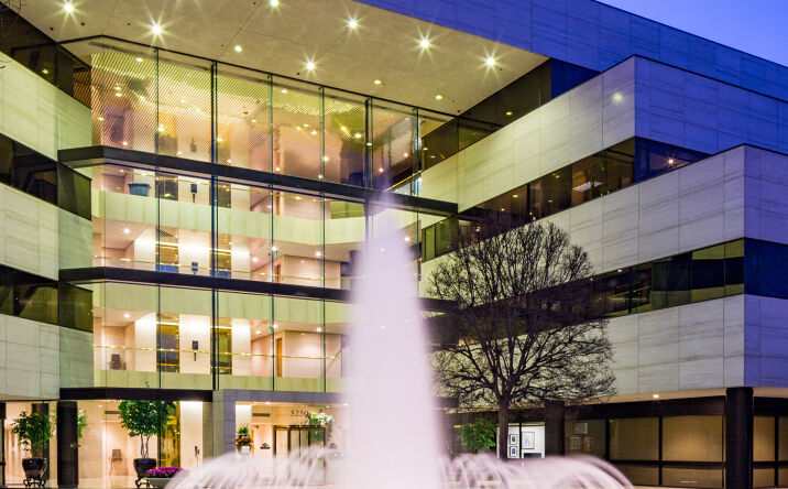Pictures of Office property located at 5250 N Palm Ave, Fresno, CA 93704 for lease - image #1