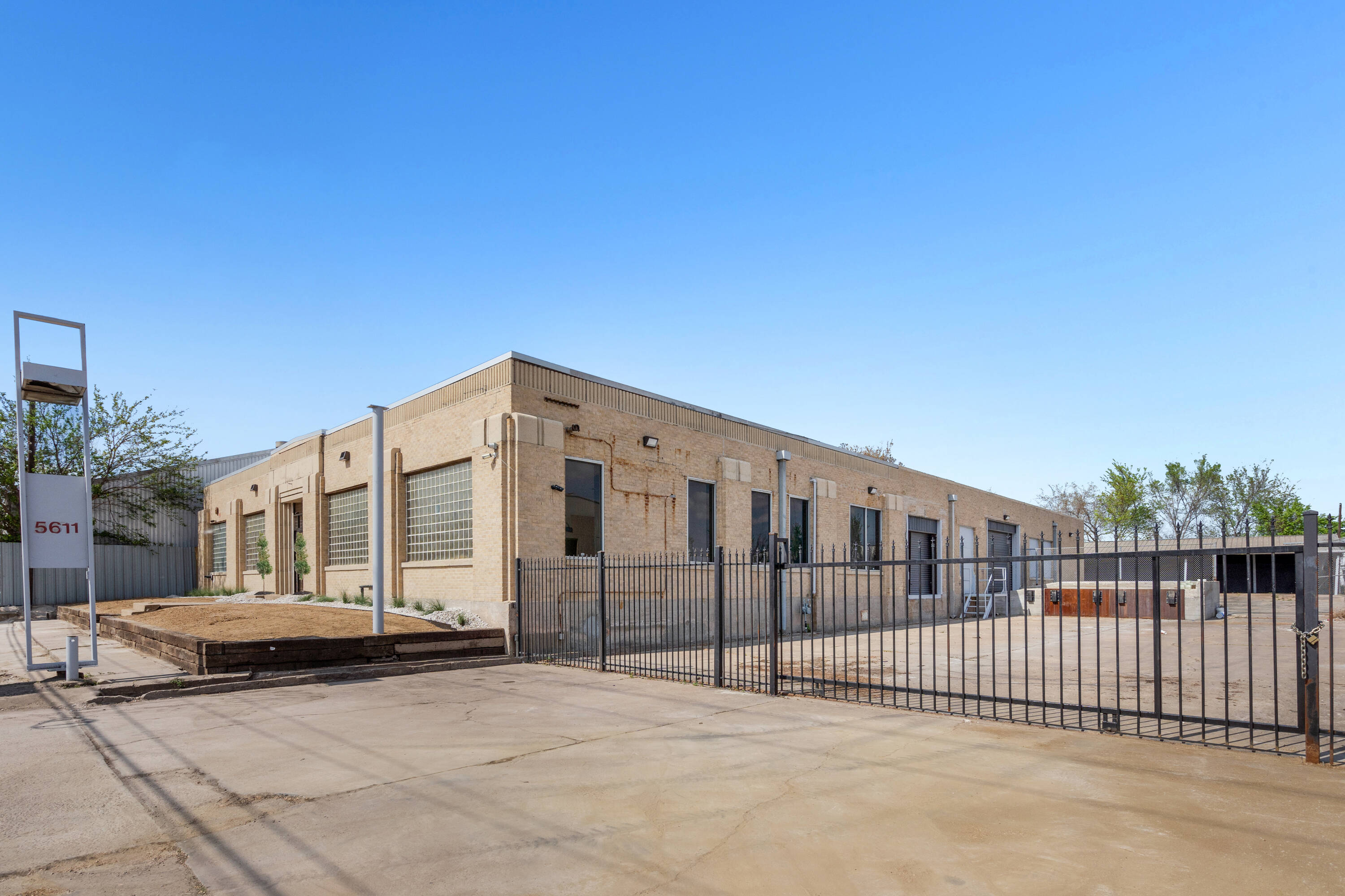 Client Renews Early to Expand and Upgrade Space at Discounted Rate Client Renews Early to Expand and Upgrade Space at Discounted Rate