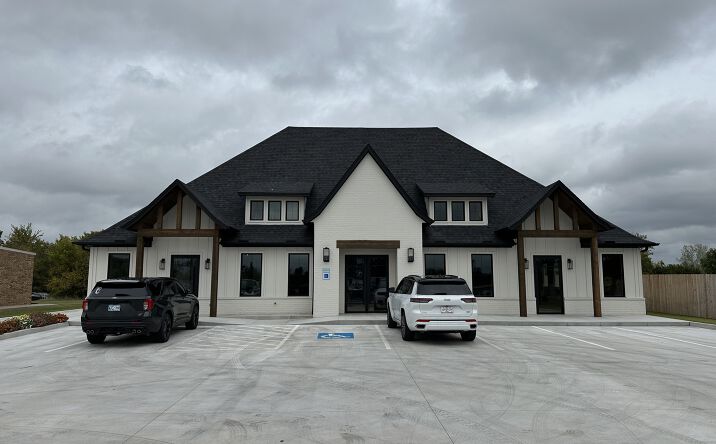 Pictures of Office property located at 17323 NE 23rd St, Harrah, OK 73045 for lease - image #1