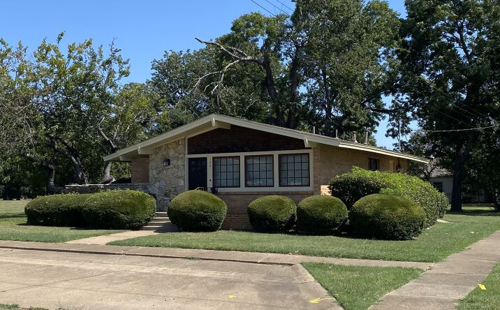 Pictures of Office property located at 500 W. Nash St, Terrell, TX 75160 for lease - image #1