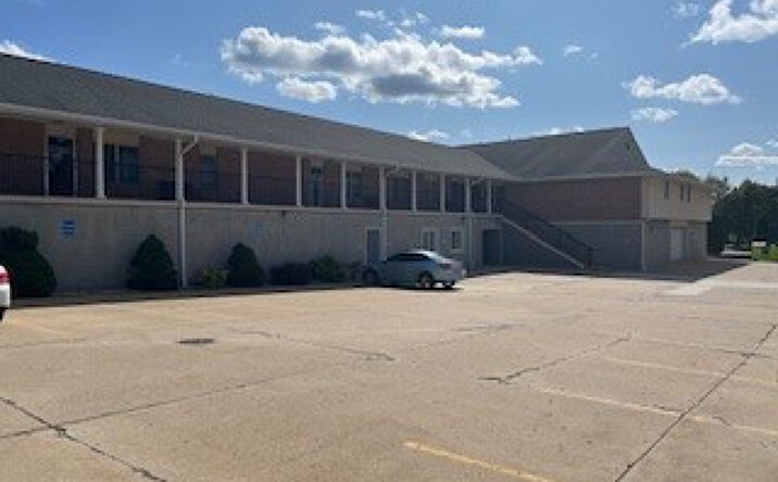 Pictures of Office property located at 3308 W Chartwell Rd, Peoria, IL 61614 for lease - image #1