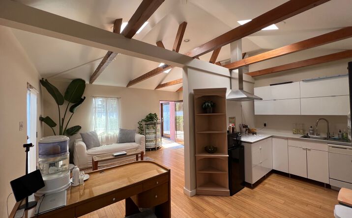 Pictures of Office property located at 3379 Robertson Pl, Los Angeles, CA 90034 for lease - image #1