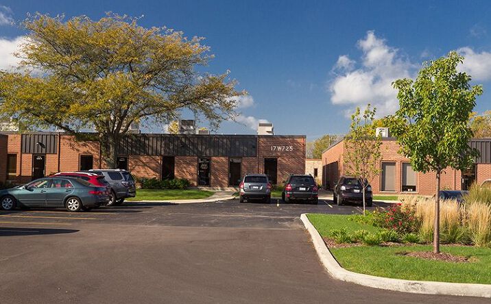 Pictures of Office property located at 17W695-17W745 Butterfield Rd, Oakbrook Terrace, IL 60181 for lease - image #1