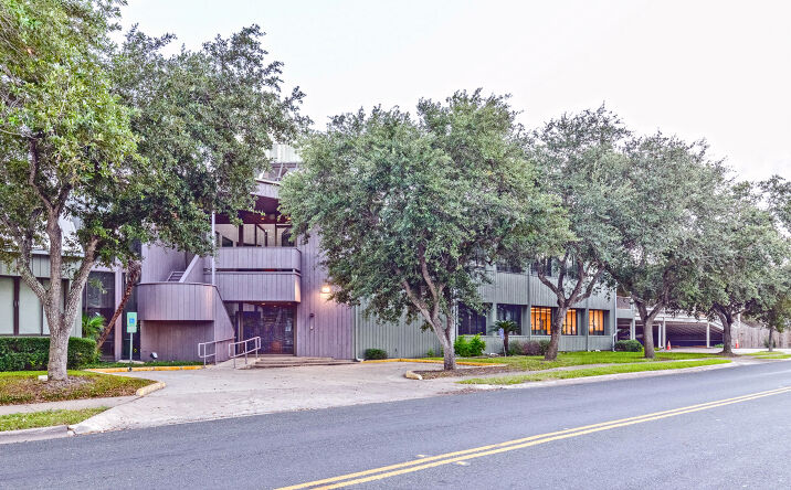 Pictures of Office property located at 3301 Santa Fe St, Corpus Christi, TX 78411 for lease - image #1