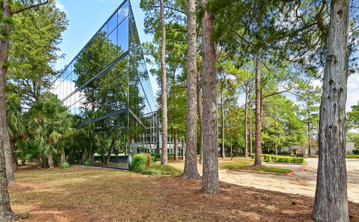 Pictures of Office property located at 15995 N Barkers Landing Rd, Houston, TX 77079 for lease - image #1