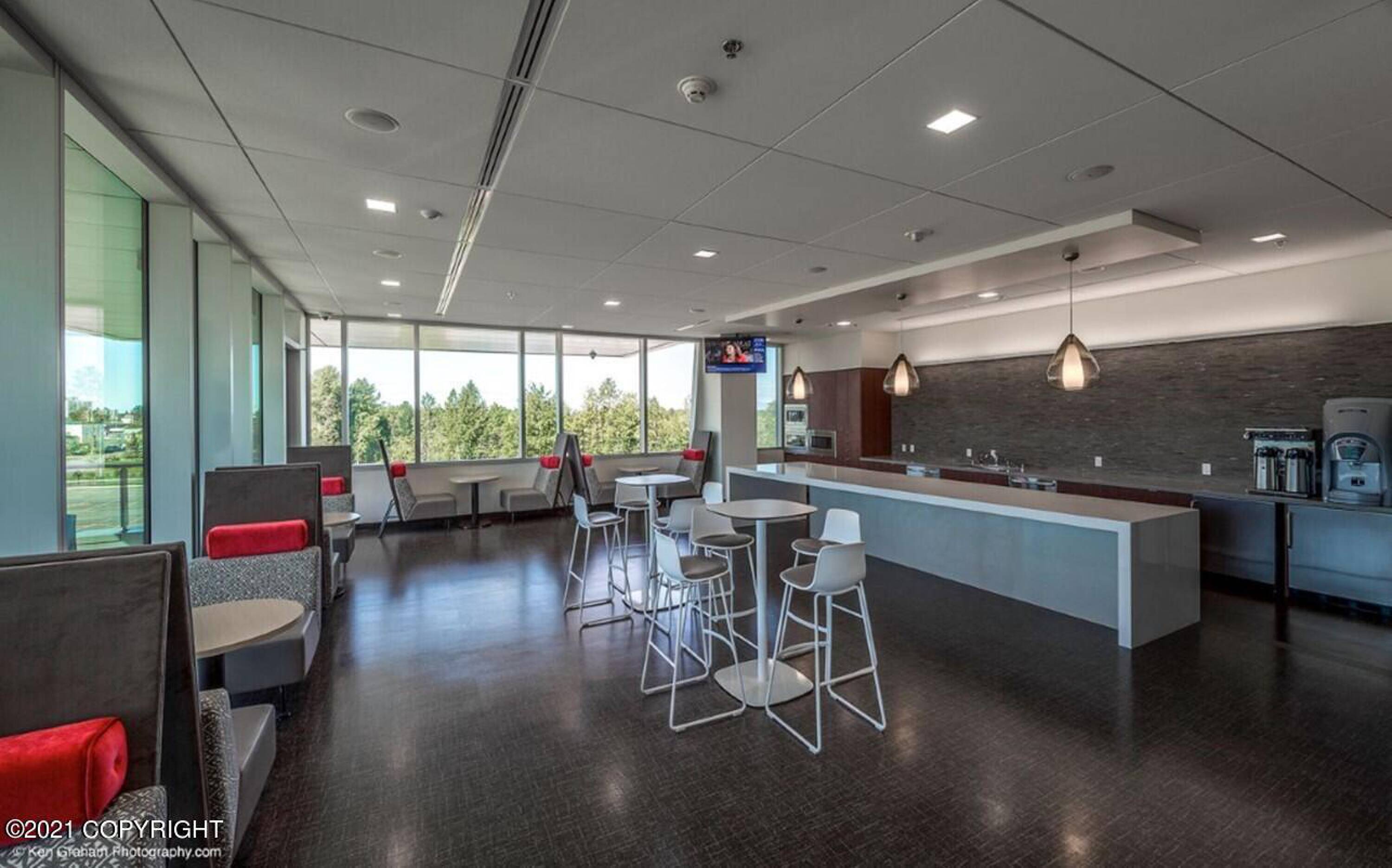 725 E Fireweed Ln, Anchorage, AK 99503