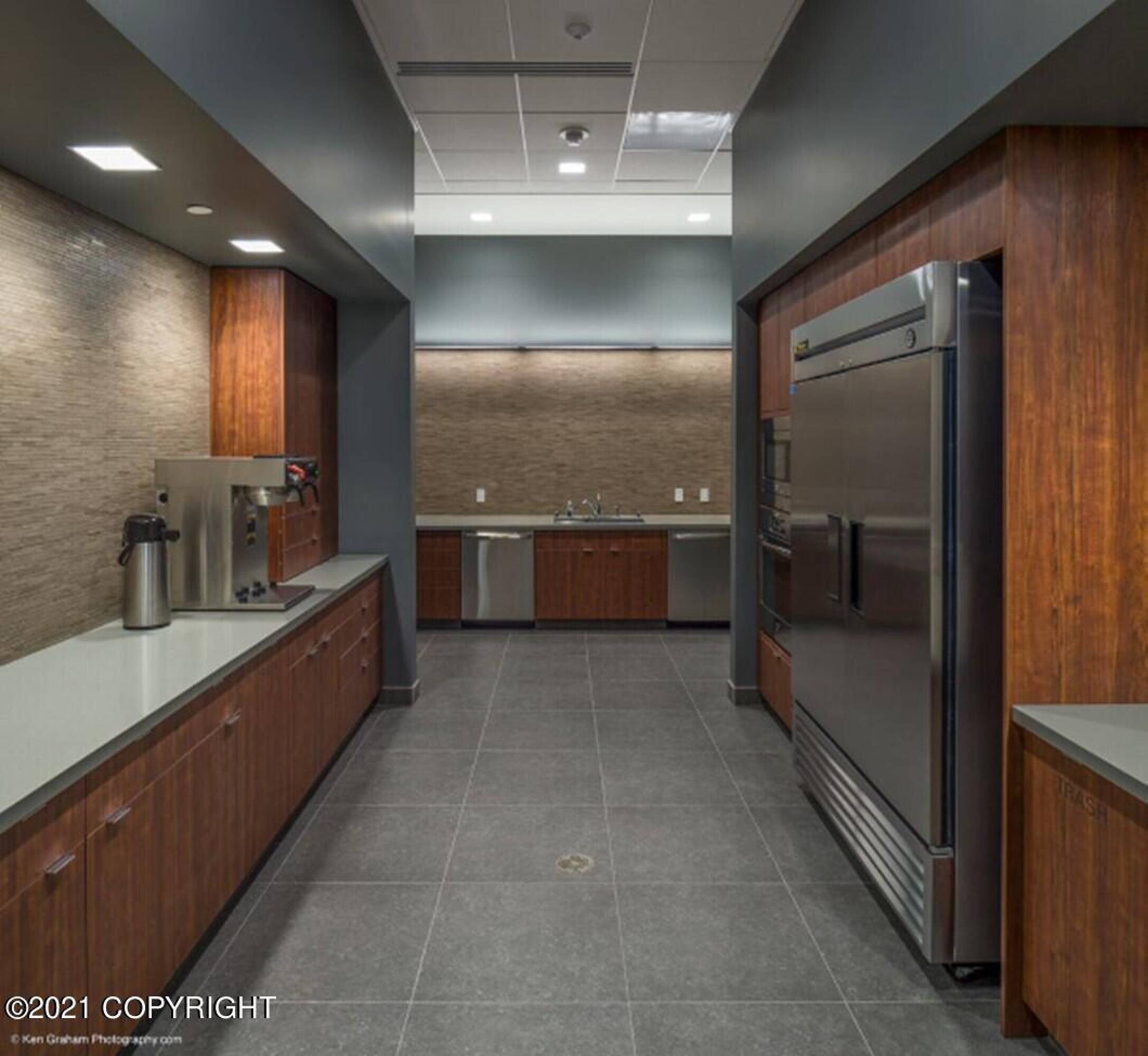 725 E Fireweed Ln, Anchorage, AK 99503