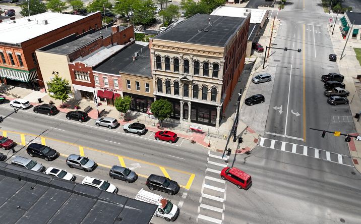 Pictures of Retail, Office, Restaurant property located at 300 Clinton Street, Defiance, OH 43512 for lease - image #1
