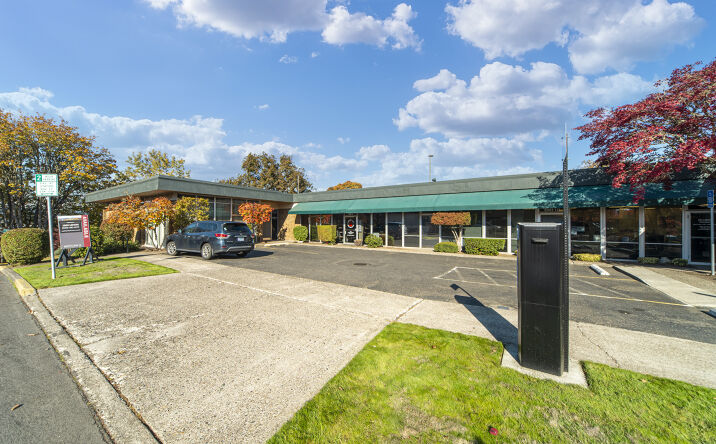 Pictures of Office property located at 695 Commercial St SE, Salem, OR 97301 for lease - image #1