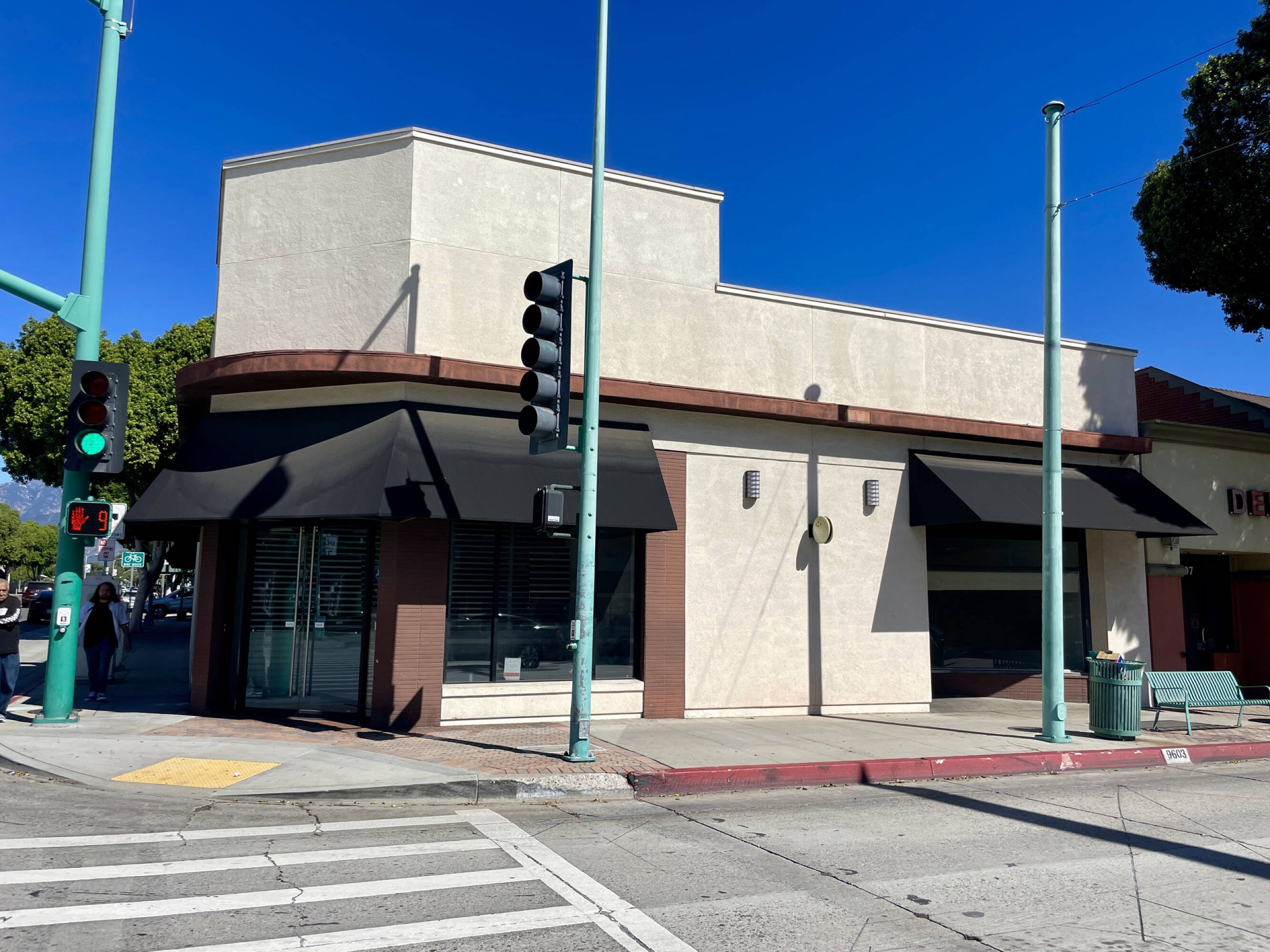 9601 Las Tunas Dr, Temple City, CA 91780