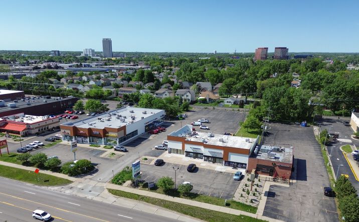 Pictures of Retail property located at 120 – 186 West Maple Road, Troy, MI 48084 for lease - image #1