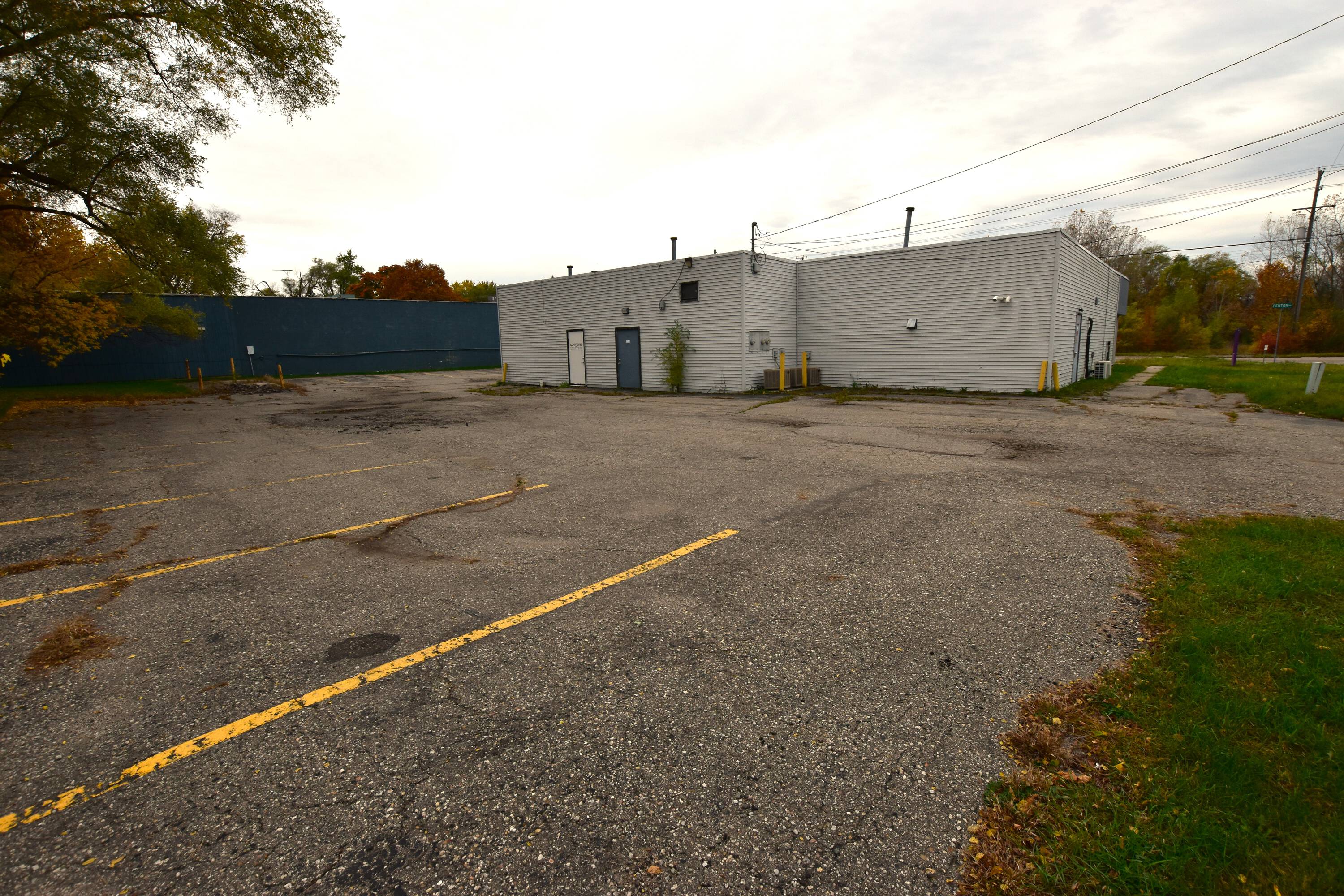 5349 Fenton Rd, Flint, MI 48507