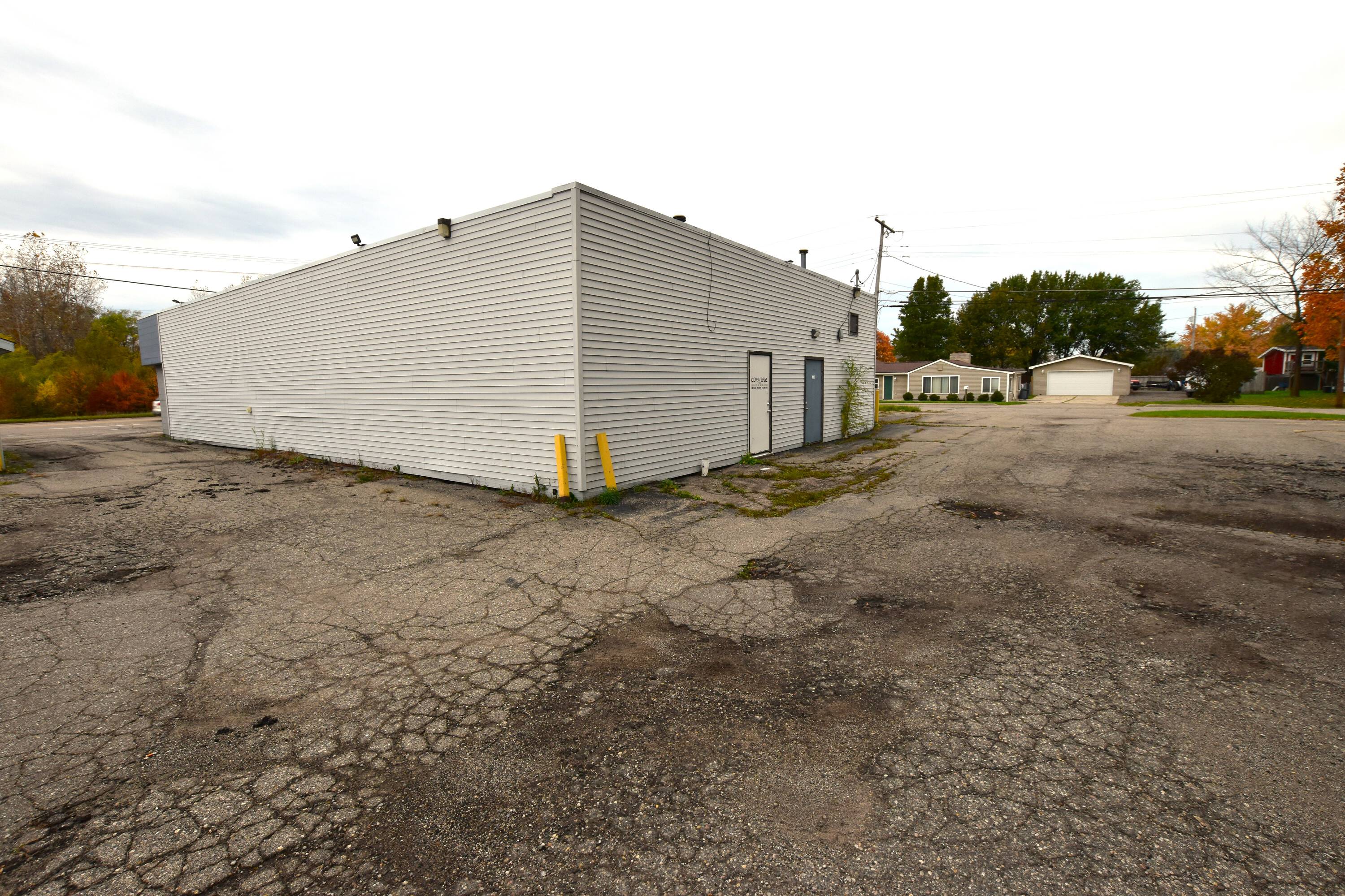 5349 Fenton Rd, Flint, MI 48507