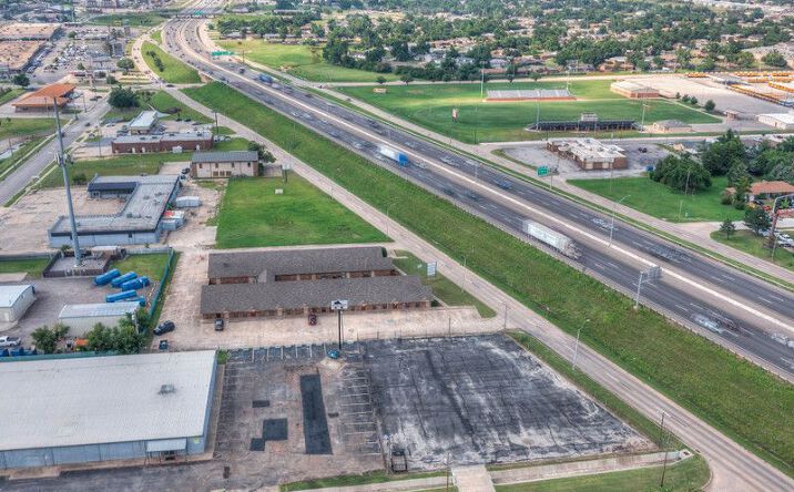 Pictures of Office property located at 221 N. I-35 Frontage Rd, Moore, OK 73160 for lease - image #1