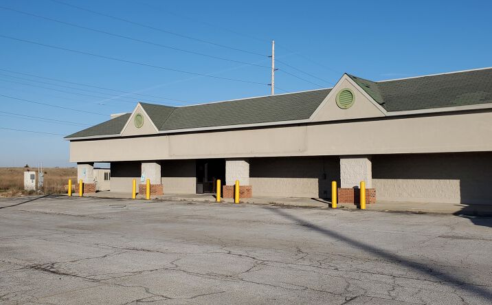 Pictures of Retail property located at 801-803 W Cleveland Avenue, Heyworth, IL, Heyworth, IL 61745 for lease - image #1