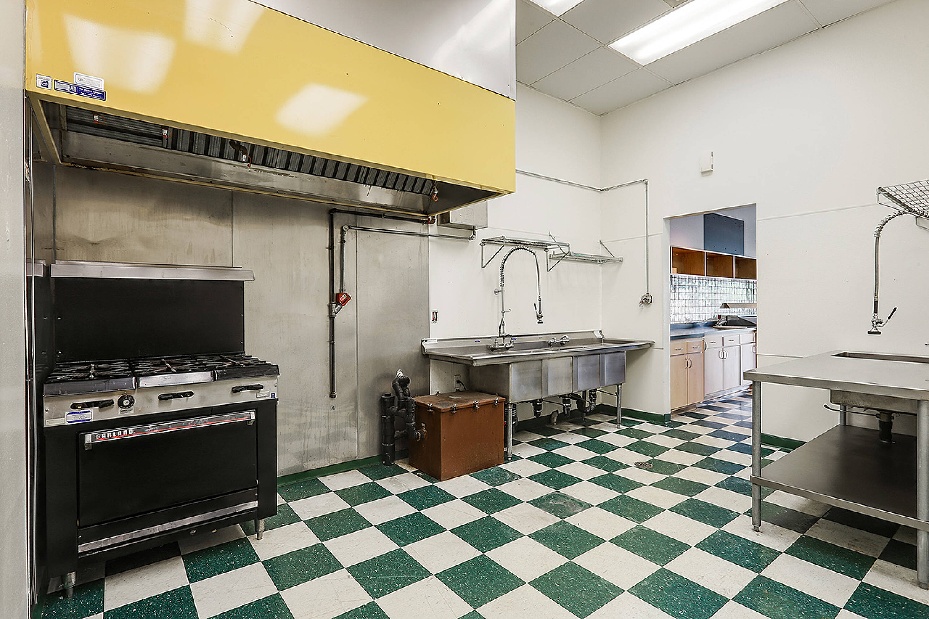 2450 Velp Ave, Green Bay, WI 54303