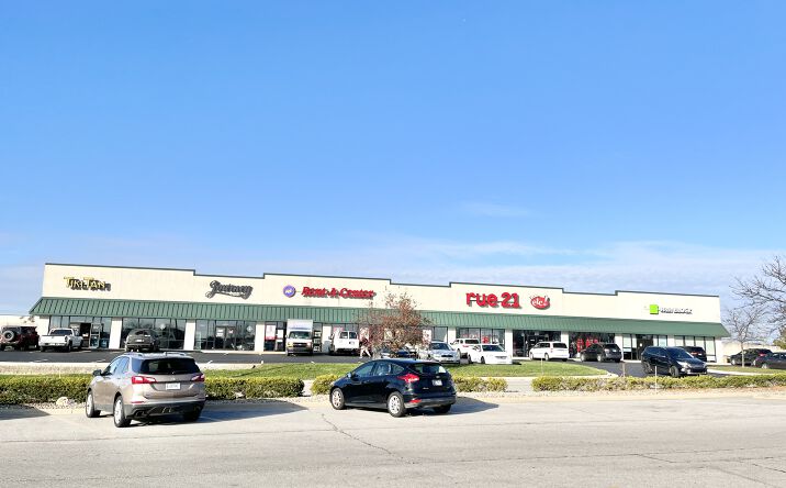 Pictures of Retail property located at 2580 - 2596 Walton Blvd, Warsaw, IN 46582 for lease - image #1