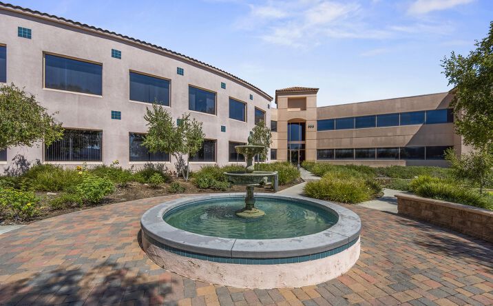 Pictures of Office property located at 555 St Charles Dr, Thousand Oaks, CA 91360 for lease - image #1