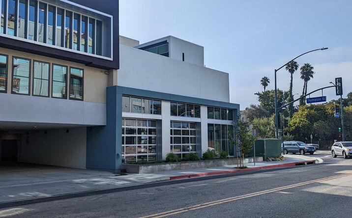 Pictures of Retail property located at 160 S Ventura Ave, Ventura, CA 93001 for lease - image #1