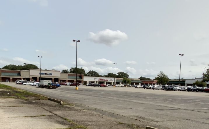 Pictures of Retail property located at 5201 W Mercury Blvd, Hampton, VA 23605 for lease - image #1