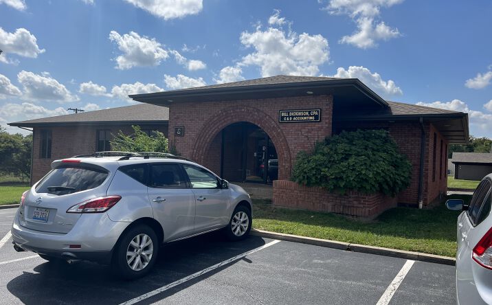 Pictures of Office property located at 8 Park Pl, Swansea, IL 62226 for lease - image #1