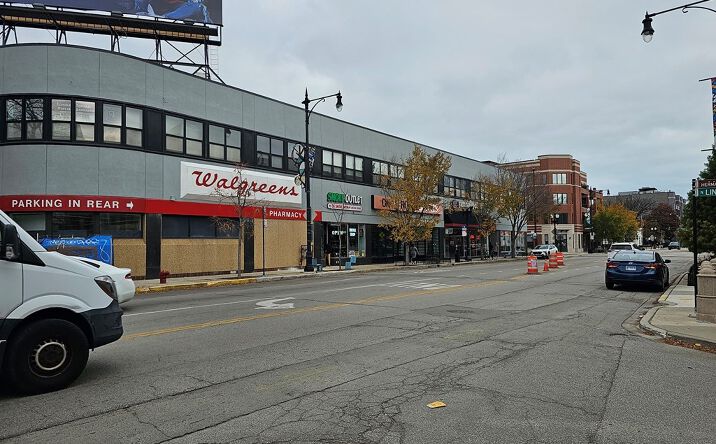 Pictures of Retail property located at 2338 W Lawrence Avenue, Chicago, IL 60625 for lease - image #1